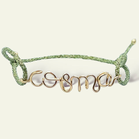 bracciale con nome cosma personalizzato realizzato in filo d'oro giallo e con cordino di lurex e seta